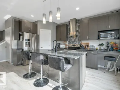 7435 181 AV NW photo 18