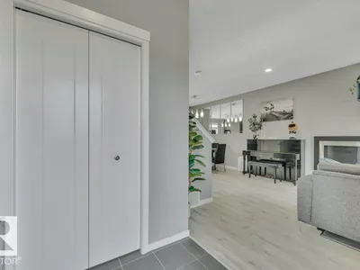 7435 181 AV NW photo 6