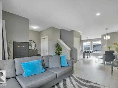 7435 181 AV NW photo 9