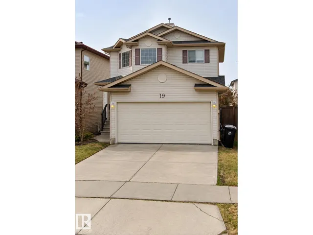 19 DOUGLAS CR, Leduc