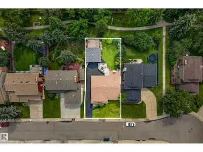 11727 27 AV NW photo 9