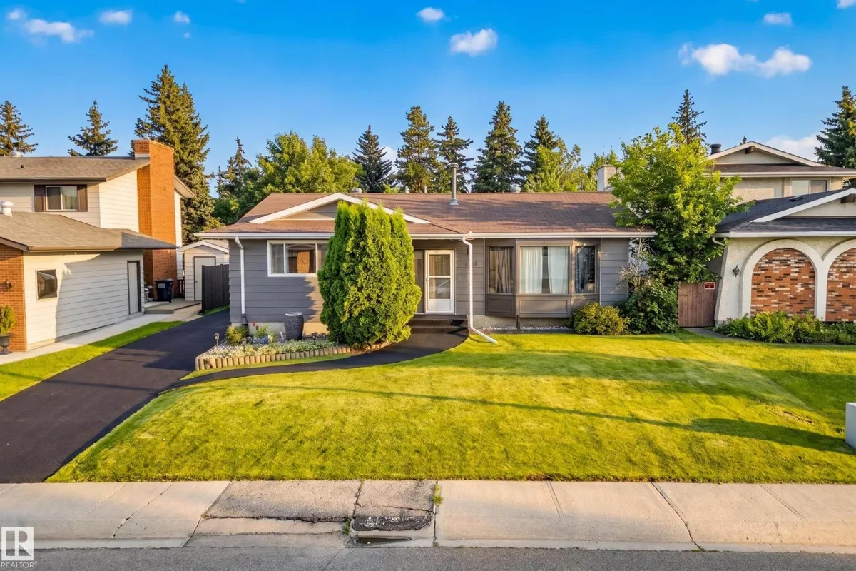 11727 27 AV NW exterior