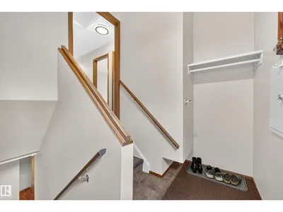 11727 27 AV NW photo 34
