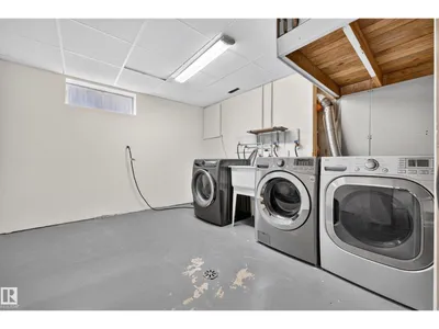11727 27 AV NW photo 43