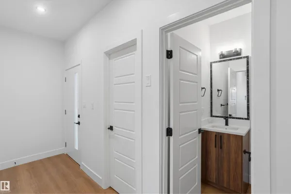 1790 Crossbill LO NW photo 3