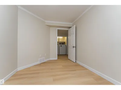 29 GRENFELL AV photo 35