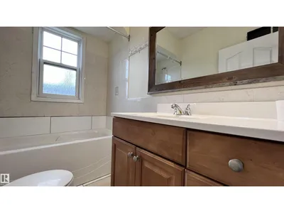 10839 109 ST NW photo 11