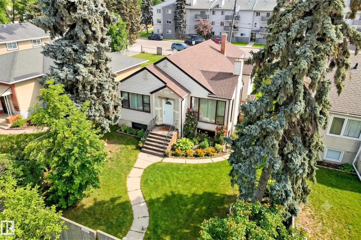 10839 109 ST NW exterior