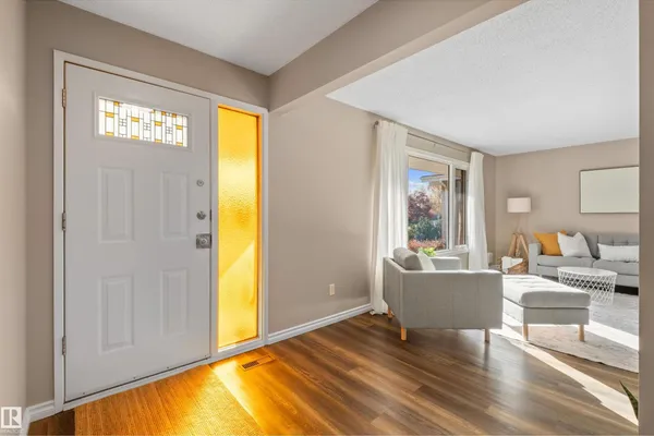 10420 36A AV NW photo 3