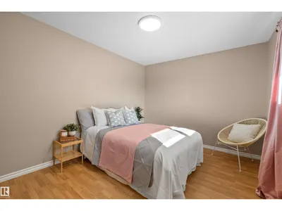 10420 36A AV NW photo 36
