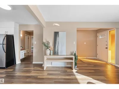 10420 36A AV NW photo 7