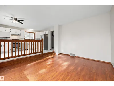 18923 82 AV NW photo 18