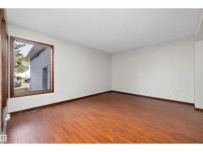 18923 82 AV NW photo 5