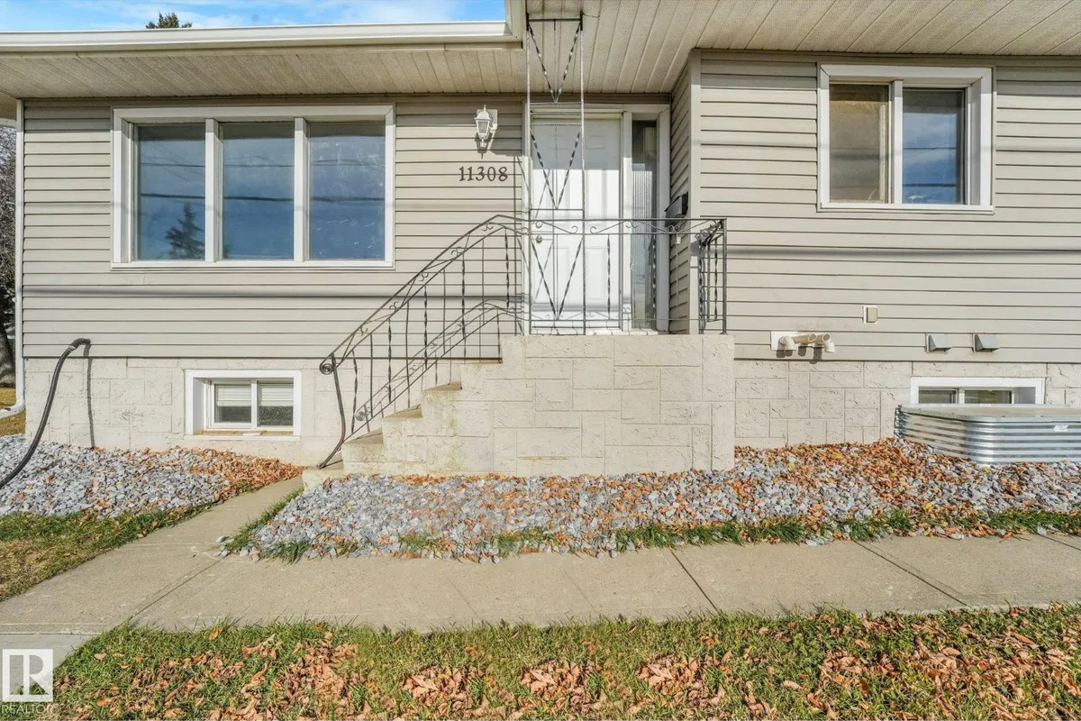 11308 129 AV NW exterior