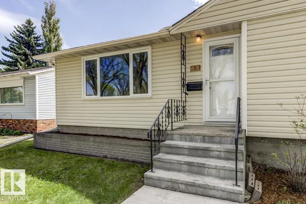 8511 64 AV NW photo 2