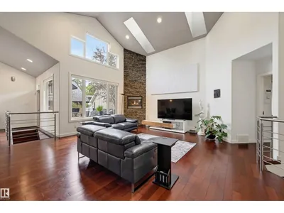 10427 134 ST NW photo 5