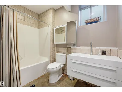 10427 134 ST NW photo 41