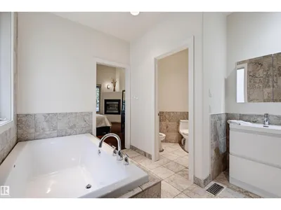 10427 134 ST NW photo 31