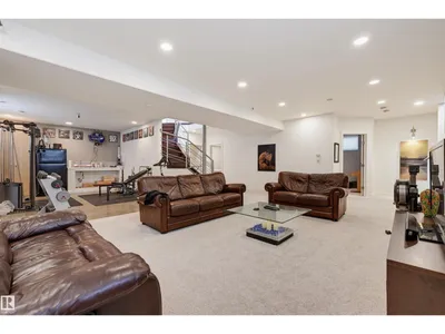 10427 134 ST NW photo 37
