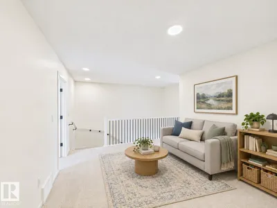 1092 MCLEOD AV photo 4
