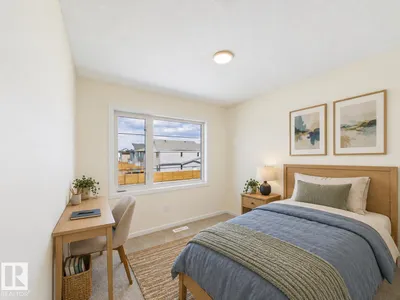 1092 MCLEOD AV photo 5
