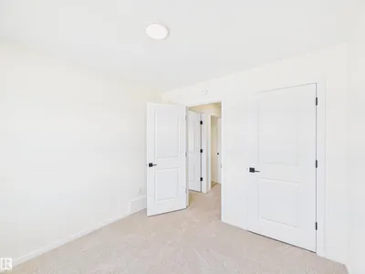 1092 MCLEOD AV photo 30