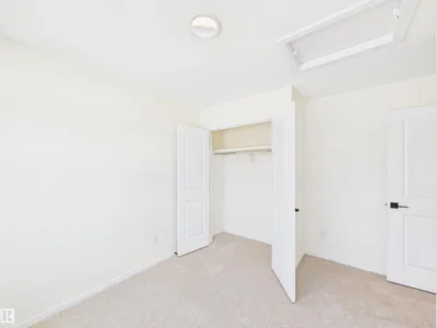 1092 MCLEOD AV photo 36