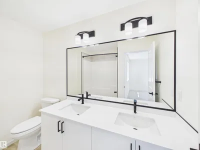1092 MCLEOD AV photo 40