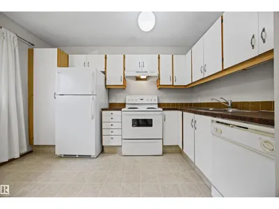 2744 105 ST NW photo 13