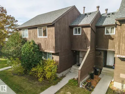2744 105 ST NW photo 32