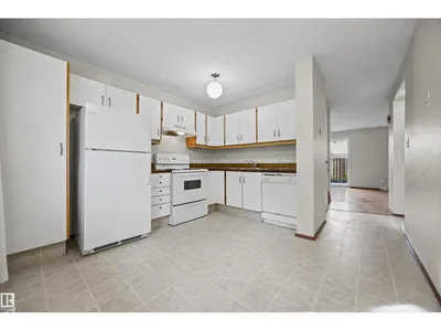 2744 105 ST NW photo 14