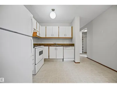2744 105 ST NW photo 15