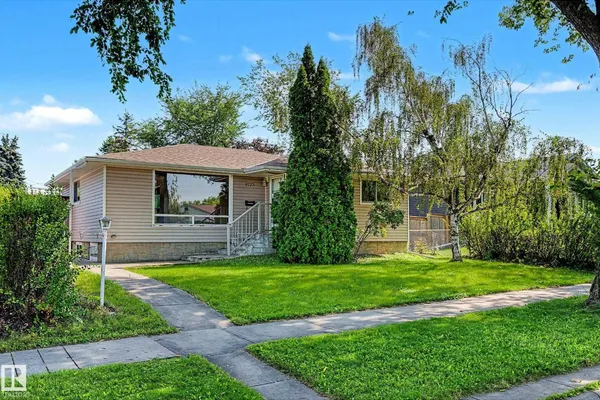 9723 76 ST NW photo 2