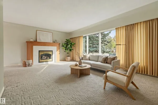 9708 142 ST NW photo 3
