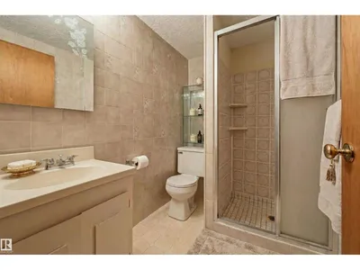 9708 142 ST NW photo 31
