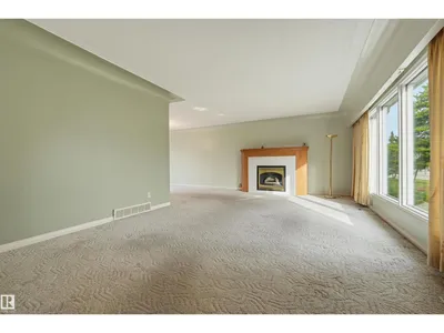 9708 142 ST NW photo 4
