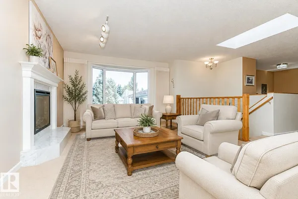 10439 14 AV NW NW photo 2
