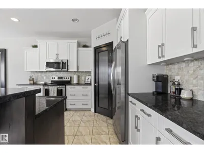 9609 83 AV photo 10