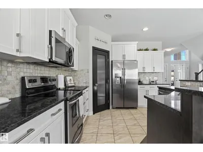 9609 83 AV photo 12