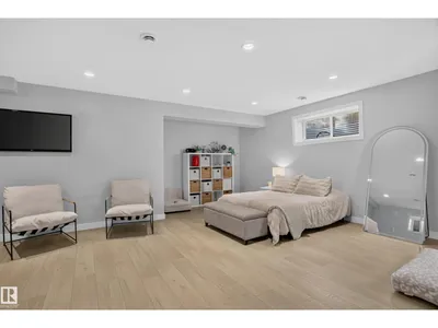 9609 83 AV photo 36