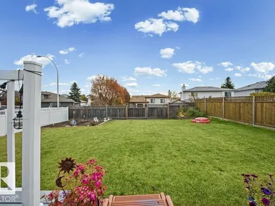 15239 63 ST NW photo 46
