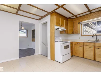7 SHERIDAN DR photo 13