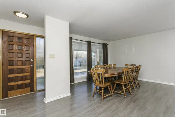 7 SHERIDAN DR photo 2
