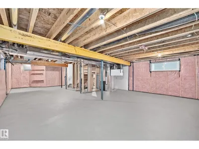 315 35 AV NW photo 32