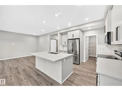 315 35 AV NW photo 8