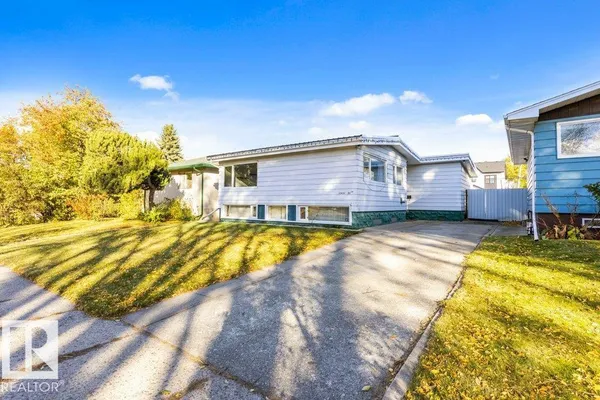 10651 80 ST NW photo 3