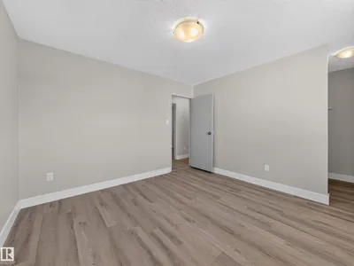 15124 88A ST NW photo 28