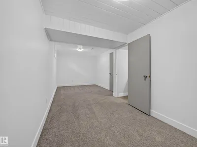 15124 88A ST NW photo 40