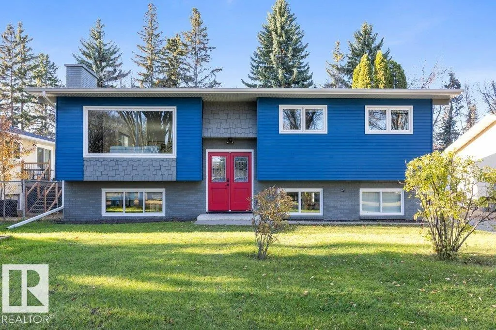 4 FLEETWOOD CR exterior
