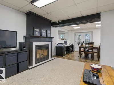 4 FLEETWOOD CR photo 30